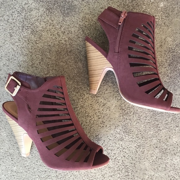 Delicious Shoes - Last 1! Delicious wine peep toe cage buckle HEEL